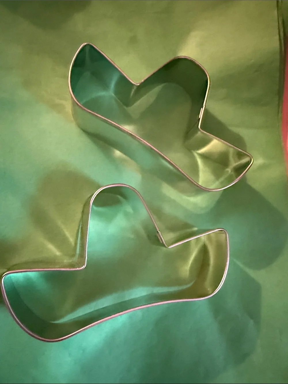 NWT Ann Clark Sombrero stainless steel cookie cutters set of 2 —-4 x 2.5”